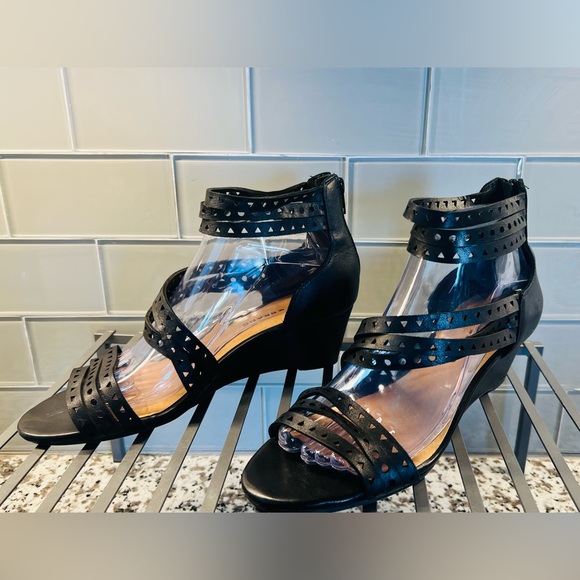 Lucky Brand Sandals Wedges Black Leather Ankle Strappy Zip up Women’s Size 8 - Picture 1 of 6